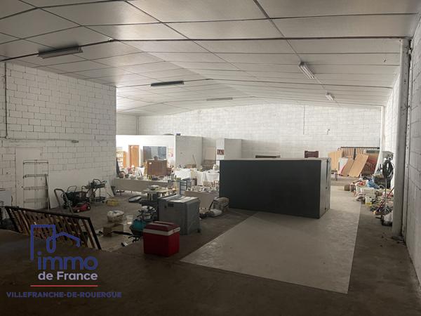 Bel emplacement commercial entrepôt 330 m² + Appartement T5 106 m² sur parcelle de 1360 m²
