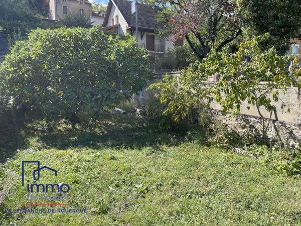 Bel emplacement commercial entrepôt 330 m² + Appartement T5 106 m² sur parcelle de 1360 m²