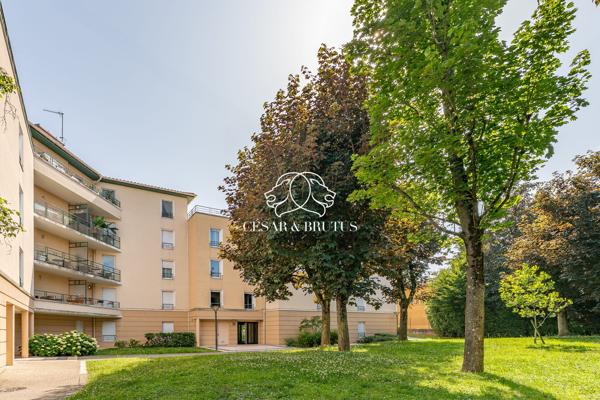 Toit-Terrasse d’Exception (105 m²) : T5 traversant de 130 m² sans vis-à-vis – Écully