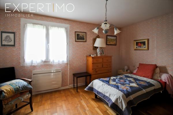 Saint-Bonnet-en-Champsaur (05500) BELLE VILLA TRADITIONNELLE ET TERRAIN PLAT, CLOS ET ARBORE !