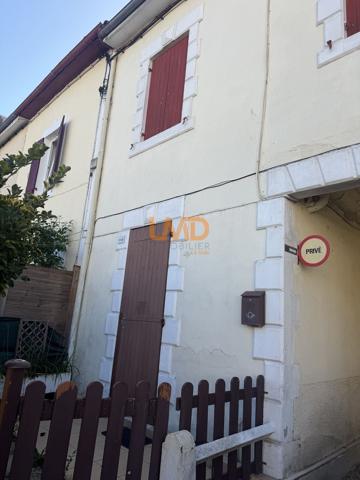 Maison ville à rénover très bien placée.