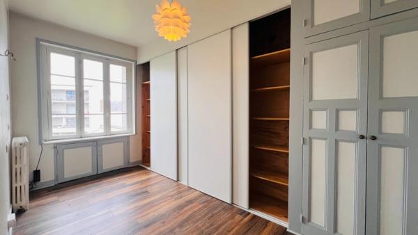QUIMPER CENTRE (29) – Immeuble de 360 m² habitable avec jardin et garage.
