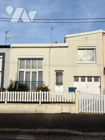 Maison comprenant : 
Au-rez-de-chaussée : entrée, séjour, cuisine, buanderie, Cave et garage....