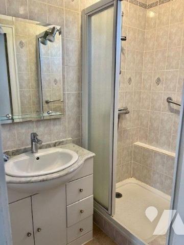 Maison comprenant : 
Au-rez-de-chaussée : entrée, séjour, cuisine, buanderie, Cave et garage....