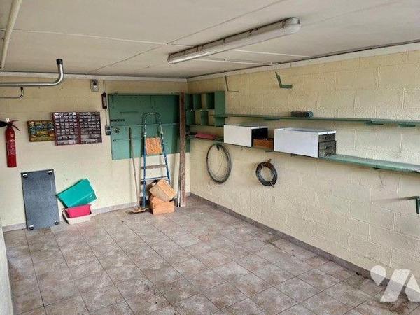 Maison comprenant : 
Au-rez-de-chaussée : entrée, séjour, cuisine, buanderie, Cave et garage....