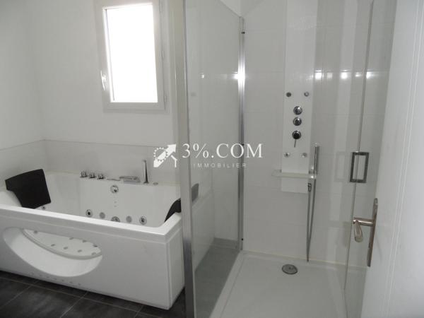 3%.COM VILLA DE 186M2 SUR PARCELLE DE 928M2 Targe (86100)