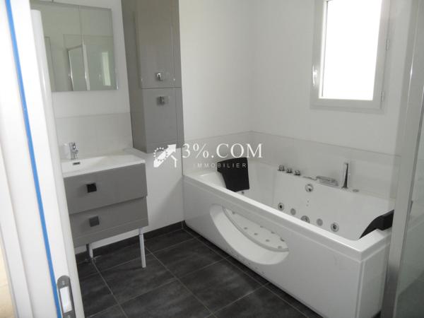 3%.COM VILLA DE 186M2 SUR PARCELLE DE 928M2 Targe (86100)