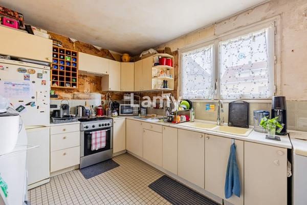 A vendre t3 avec balcon, garage et caves