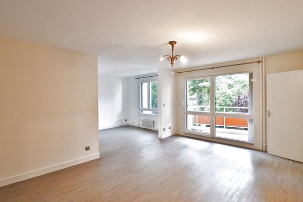 Appartement 4 pièces avec balcons, cave et parking / fort potentiel !