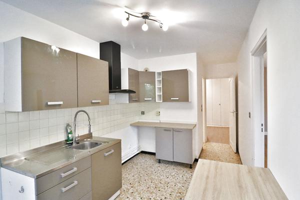 Appartement 4 pièces avec balcons, cave et parking / fort potentiel !