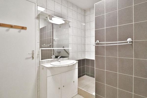 Appartement 4 pièces avec balcons, cave et parking / fort potentiel !