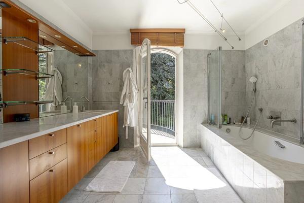 Opportunité de rénovation prestigieuse avec vue mer panoramique – Super Cannes