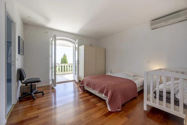 Opportunité de rénovation prestigieuse avec vue mer panoramique – Super Cannes