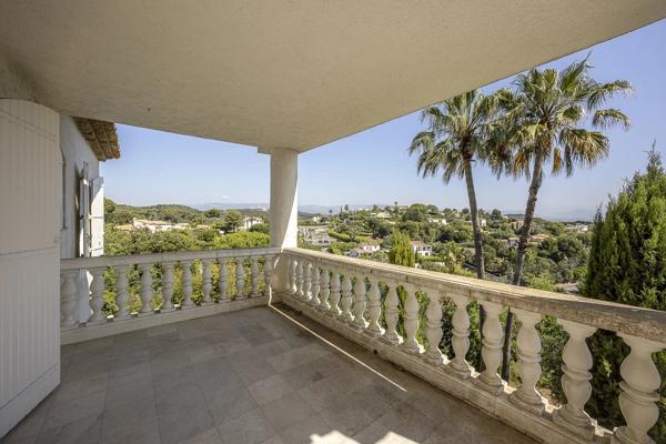 Opportunité de rénovation prestigieuse avec vue mer panoramique – Super Cannes