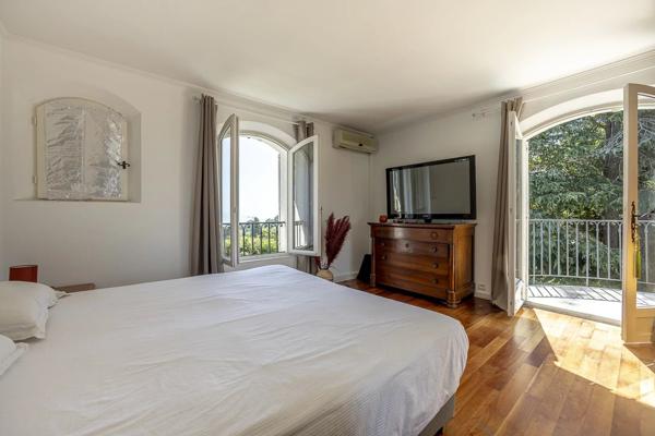 Opportunité de rénovation prestigieuse avec vue mer panoramique – Super Cannes