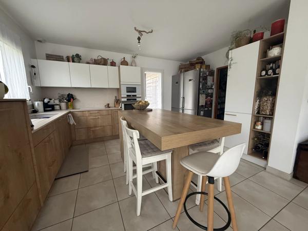 Maison moderne avec jardin