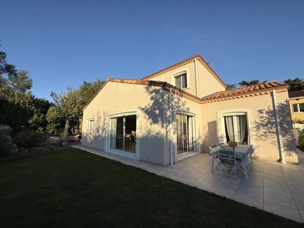 Maison moderne avec jardin