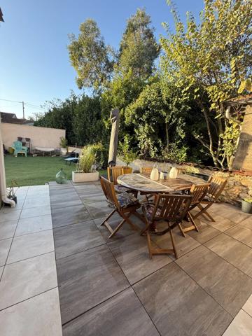 Maison moderne avec jardin