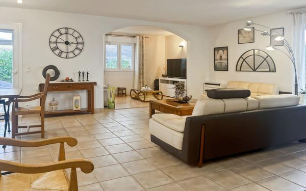 Maison à vendre    5 pièces •  Marseillan