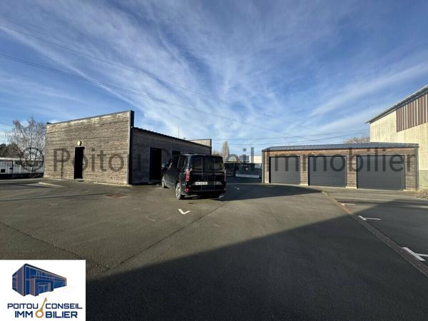 A VENDRE BUREAUX + GARAGE ZONE SAINT LIGUAIRE SUR FONCIER CLOS AVEC PARKINGS ET TRES BELLE VISIBILITE