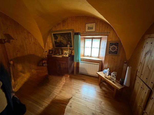 Ferme savoyarde coteau de MAGLAND 5 pièces , 220 000 euros