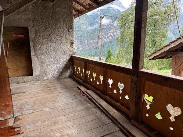 Ferme savoyarde coteau de MAGLAND 5 pièces , 220 000 euros