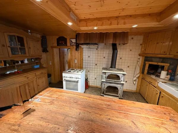 Ferme savoyarde coteau de MAGLAND 5 pièces , 220 000 euros