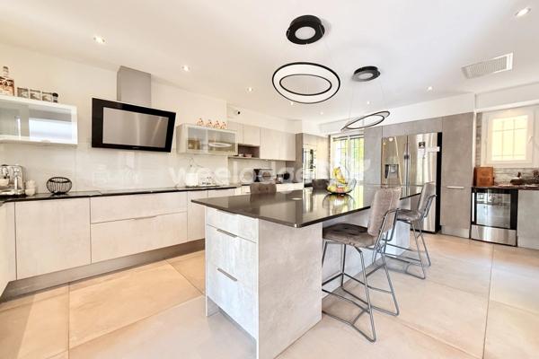 Maison à vendre 8 pièces de 169 m² à Tourrettes