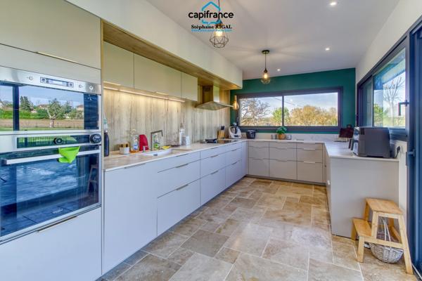 Propriete à vendre 7 pièces VILLENEUVE SUR LOT (47) de 229m2 habitables sur un terrain clos de 5965m2