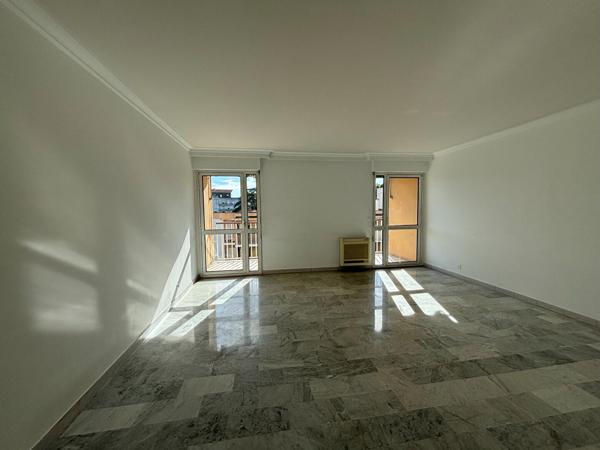 A LOUER - AIX EN PROVENCE - BIEN DEXCPETION - 93m² - CENTRE VILLE A PIEDS - GARAGE