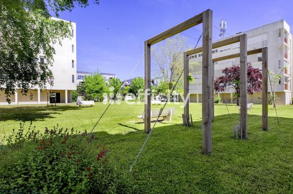 Appartement
         4 pièces
        - 74 m² 298 000 € *