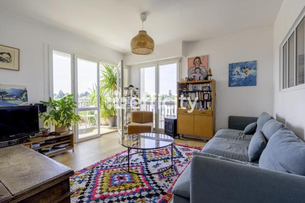 Appartement
         4 pièces
        - 74 m² 298 000 € *