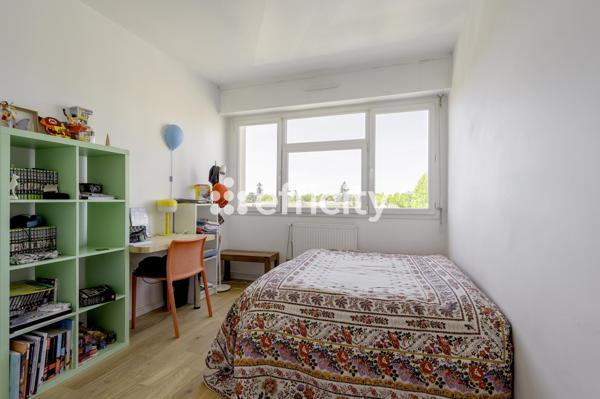 Appartement
         4 pièces
        - 74 m² 298 000 € *