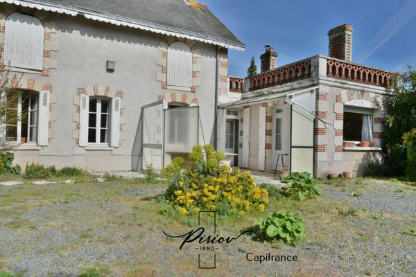 Maison 4/5 chambres - deux espaces - 2 grands hangars