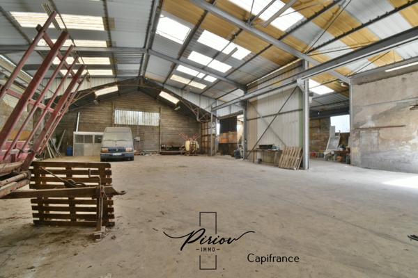 Maison 4/5 chambres - deux espaces - 2 grands hangars