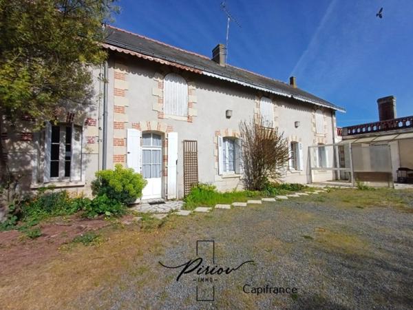 Maison 4/5 chambres - deux espaces - 2 grands hangars