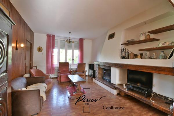 Maison 4/5 chambres - deux espaces - 2 grands hangars