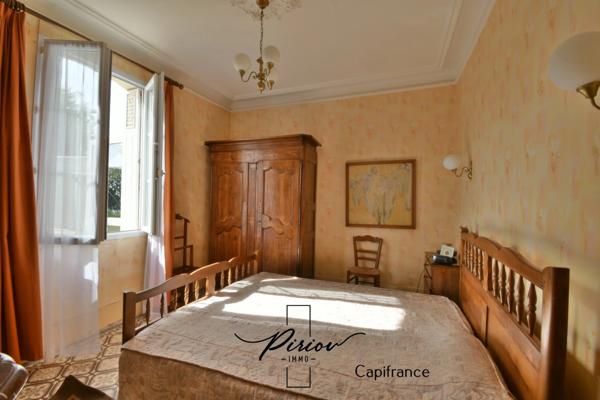 Maison 4/5 chambres - deux espaces - 2 grands hangars