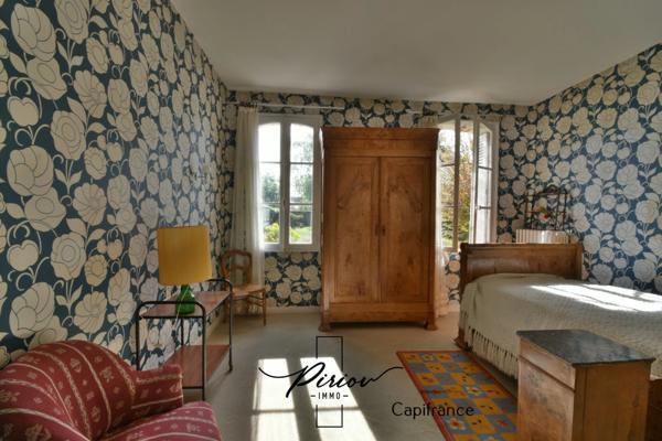 Maison 4/5 chambres - deux espaces - 2 grands hangars