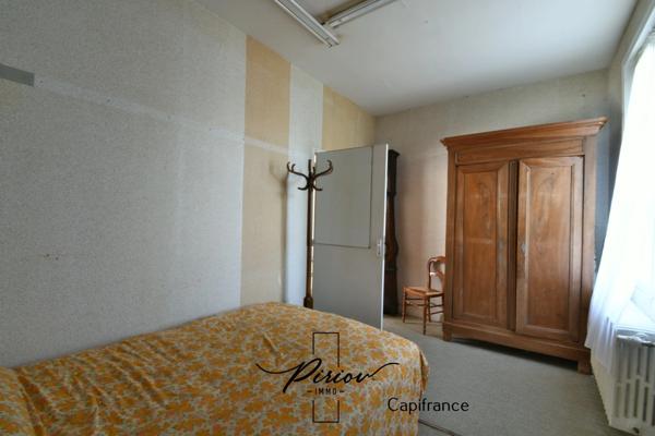 Maison 4/5 chambres - deux espaces - 2 grands hangars