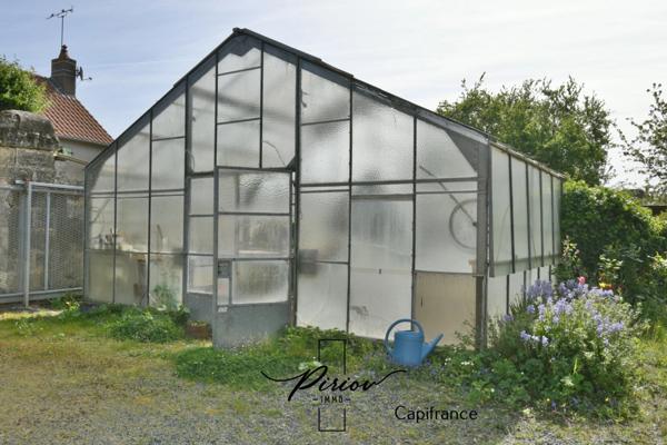 Maison 4/5 chambres - deux espaces - 2 grands hangars