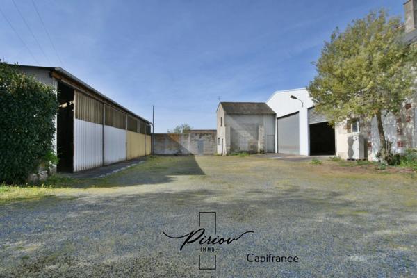 Maison 4/5 chambres - deux espaces - 2 grands hangars