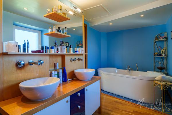 Maison
         6 pièces
        - 135 m² Exclusivité 320 000 € *