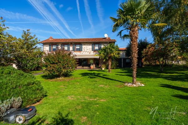 Maison
         6 pièces
        - 135 m² Exclusivité 320 000 € *