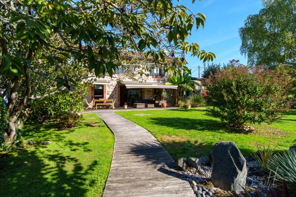 Maison
         6 pièces
        - 135 m² Exclusivité 320 000 € *