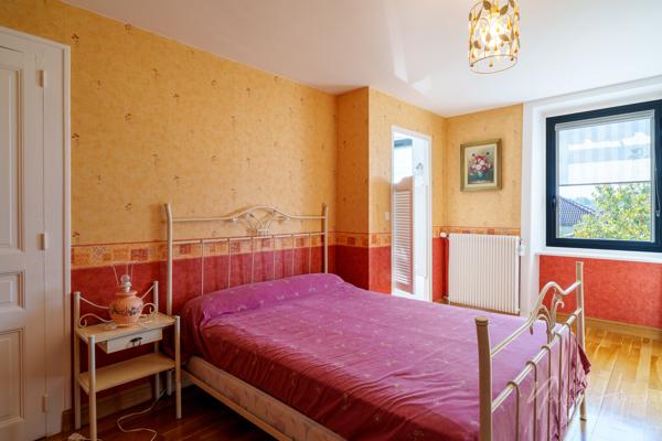 Maison
         6 pièces
        - 135 m² Exclusivité 320 000 € *