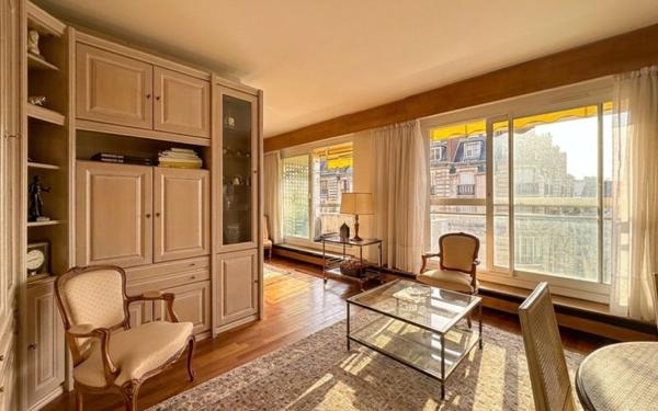 Appartement à vendre    3 pièces • 70 m2 Paris 15