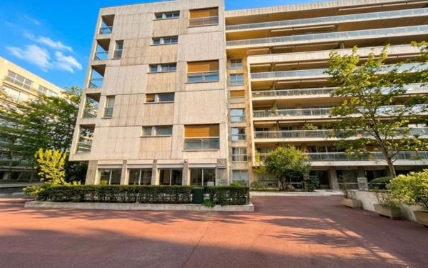 Appartement à vendre    3 pièces • 70 m2 Paris 15