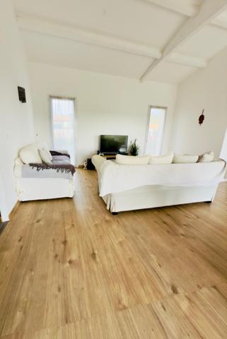 PROCHE COMMERCES / BEAU PLAIN-PIED / DPE EN A / 4 CHAMBRES / JARDIN