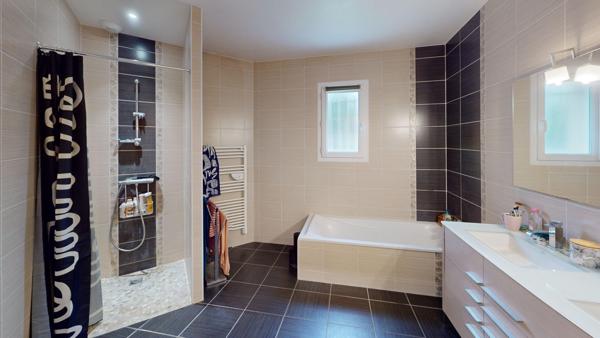 BUXEROLLES MAISON DE PLAIN-PIED AU CALME - 3 CHAMBRES - PROCHE COMMODITES